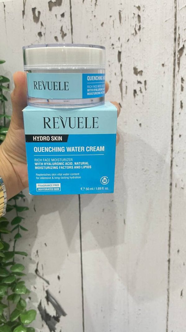 کرم مرطوب‌کننده REVUELE برای نرمی و آرامش پوست خشک